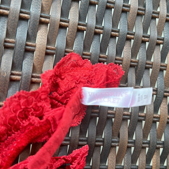 Vintage Victoria’s Secret glamour sheers Lace Garter Belt - only one included. - Picture 4 of 4